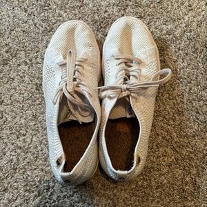 Saola Lace up Tennis shoes